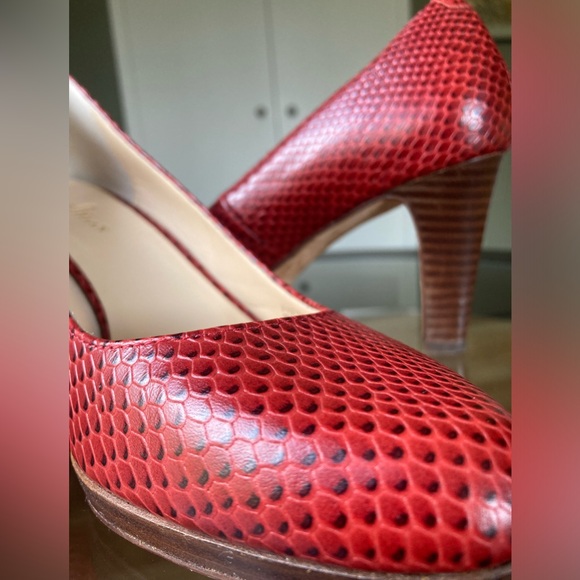 COLE HAAN Sz 6 B Bethany Grand OS Snakeskin Embossed Pumps Heels D38994 Red - Picture 9 of 14